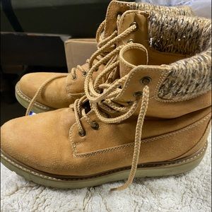 Sonoma woman’s 7.5 boots tan